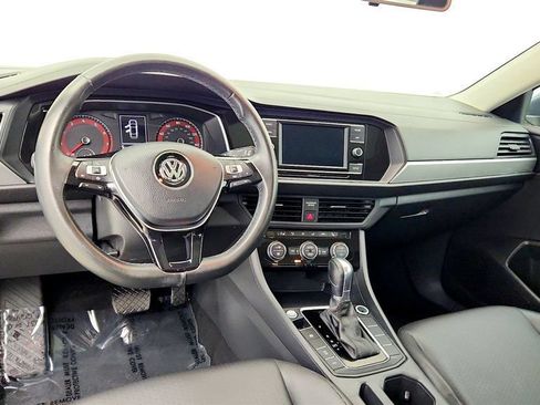Used 2019 Volkswagen Jetta SE w/ Cold Weather Package FWD image 14