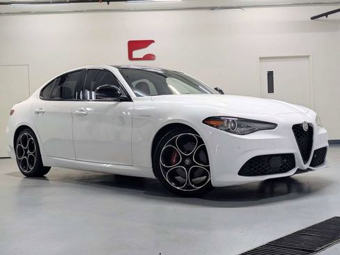 Used 2022 Alfa Romeo Giulia Veloce RWD image 2