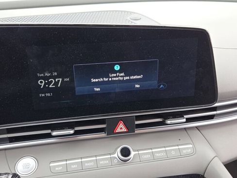 Used 2025 Hyundai Elantra SEL FWD image 21