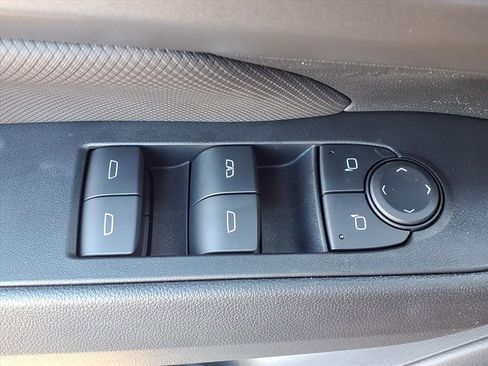 New 2025 Chevrolet Equinox EV RS image 8