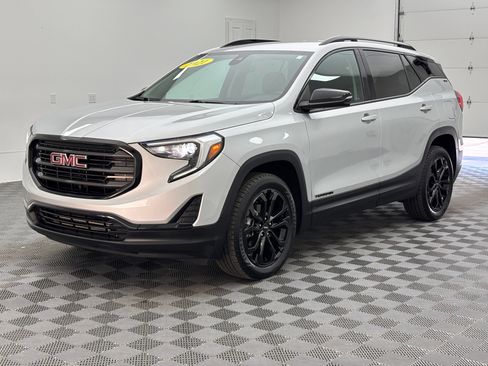 Used 2021 GMC Terrain SLE w/ Driver Convenience Package AWD/4WD image 2