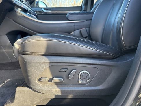 Used 2023 Hyundai Palisade Calligraphy image 18