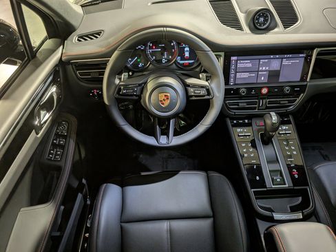 New 2026 Porsche Macan image 6