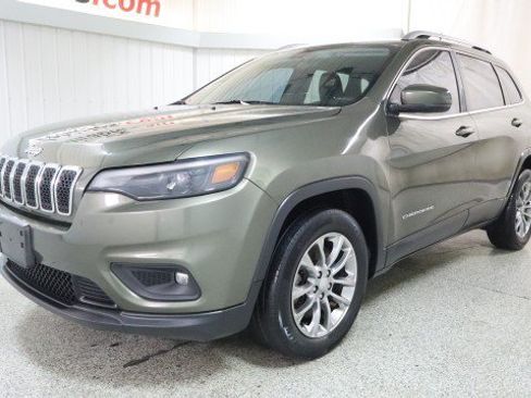 Used 2020 Jeep Cherokee Latitude Plus FWD image 2
