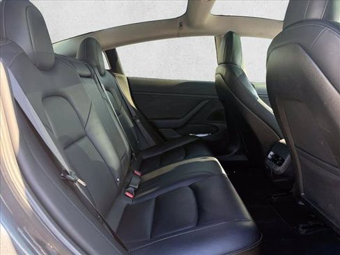 Used 2018 Tesla Model 3 Long Range RWD image 17