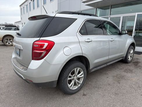 Used 2017 Chevrolet Equinox LT w/ Convenience Package image 3