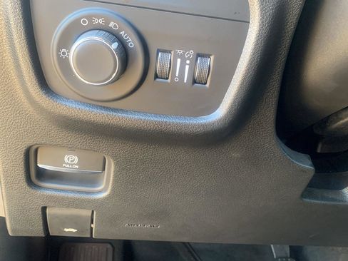 Used 2025 Jeep Grand Cherokee Laredo X image 10