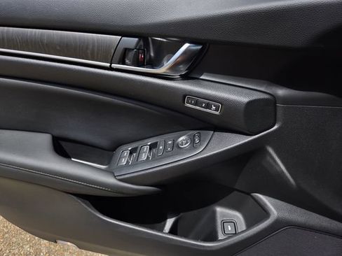 Used 2022 Honda Accord Touring image 18