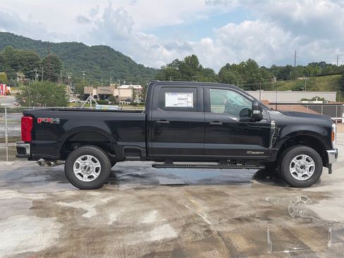 New 2026 Ford F250 XLT w/ FX4 Off-Road Package AWD/4WD image 2