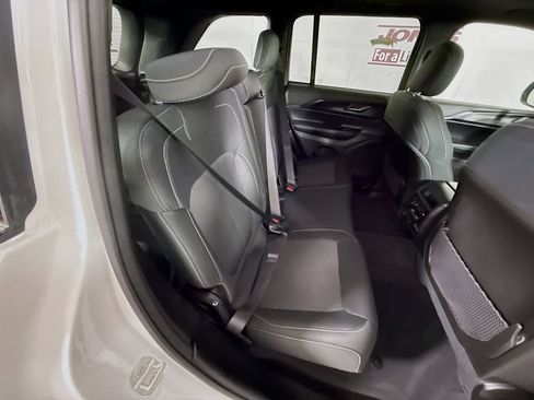 Used 2025 Jeep Grand Cherokee Laredo X AWD/4WD image 30