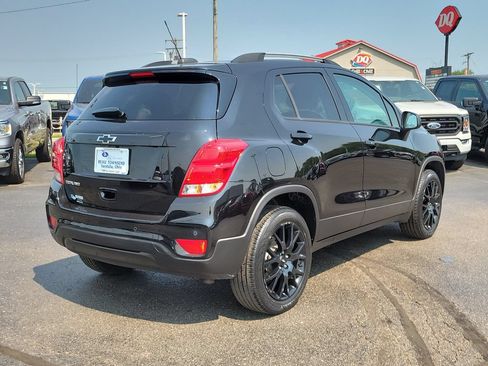 Used 2022 Chevrolet Trax LT w/ Premium Seat Package AWD/4WD image 4