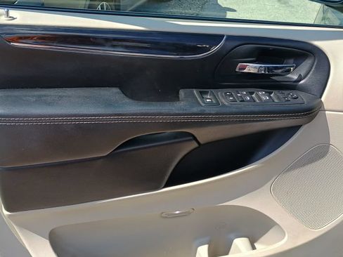 Used 2019 Dodge Grand Caravan SXT FWD image 7