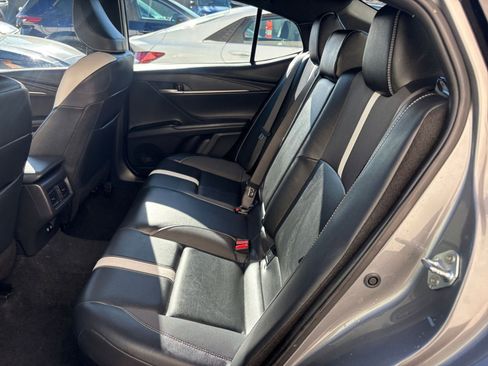 Used 2025 Toyota Camry SE image 28