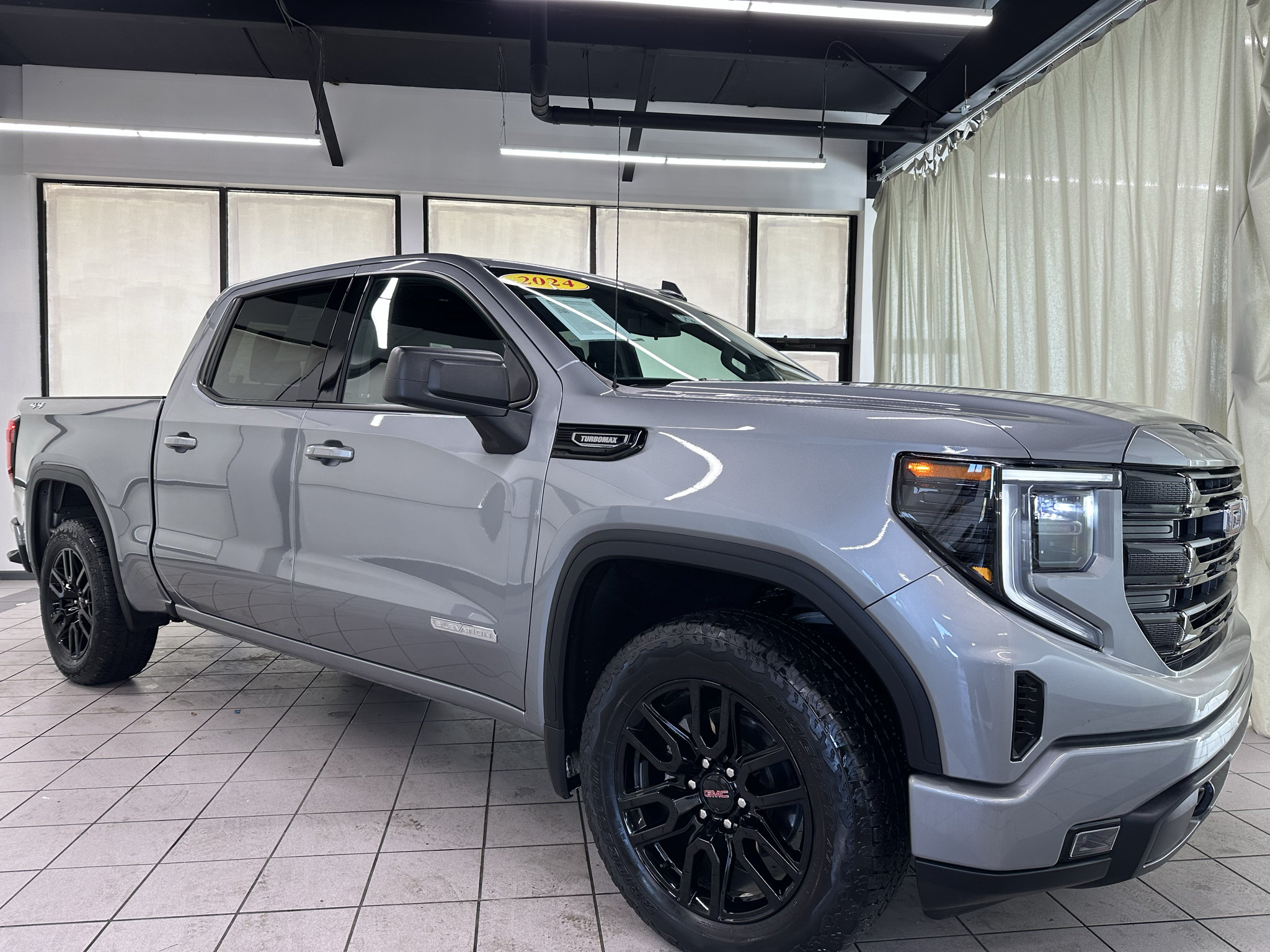Used 2025 GMC Sierra 1500 Elevation AWD/4WD image 2