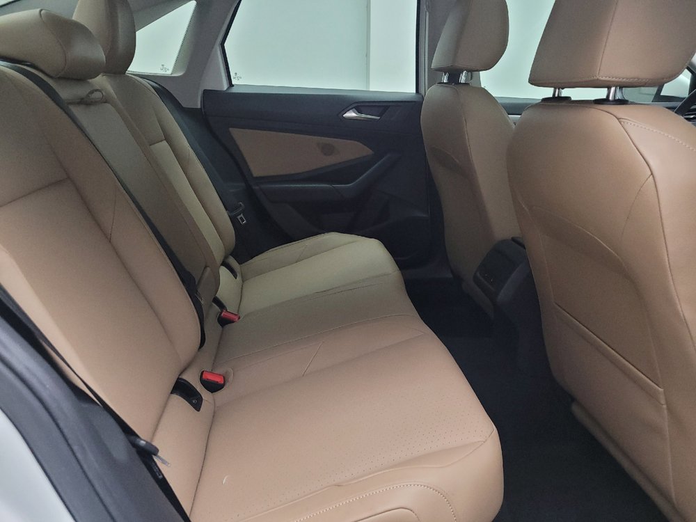 Used 2019 Volkswagen Jetta SE w/ Cold Weather Package FWD image 19