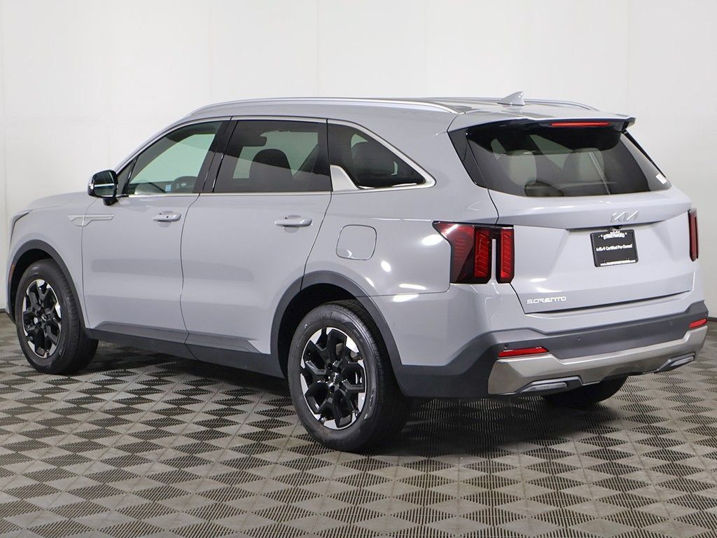 Certified 2026 Kia Sorento S FWD image 9