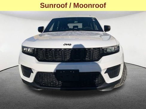 Used 2023 Jeep Grand Cherokee Altitude image 4