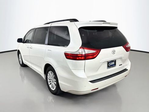 Used 2017 Toyota Sienna XLE Premium FWD image 5