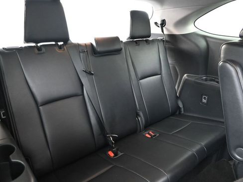 Used 2023 Toyota Highlander Limited FWD image 30