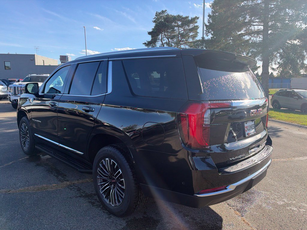 Used 2025 GMC Yukon Elevation w/ LPO, Elevation Black Package AWD/4WD image 7