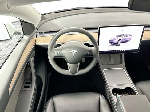 Used 2023 Tesla Model Y Long Range image 11