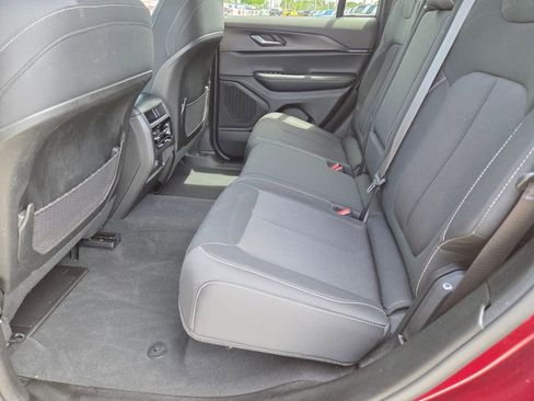 Used 2024 Jeep Grand Cherokee Laredo RWD image 18