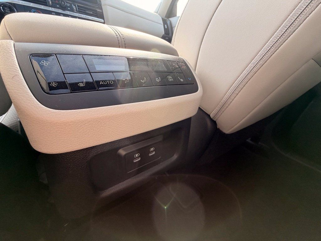 Certified 2026 Nissan Pathfinder SL w/ SL Premium Package FWD image 21