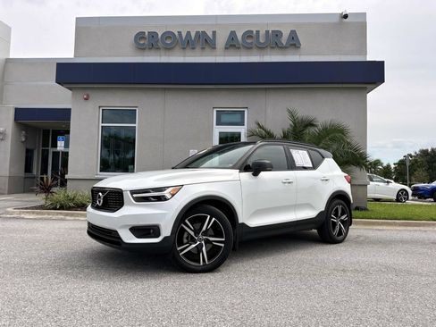 Used 2022 Volvo XC40 T5 R-Design image 1