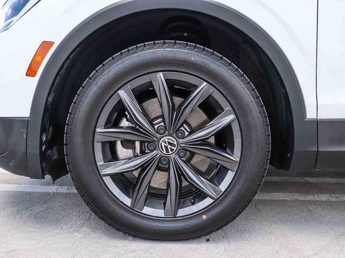 Certified 2022 Volkswagen Tiguan SE FWD image 11