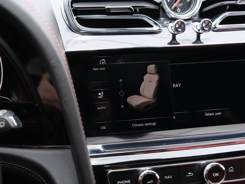 Used 2023 Bentley Bentayga V8 image 33