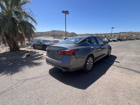 Used 2025 Nissan Altima 2.5 SV w/ SV Premium Package FWD image 5