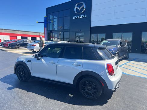 Used 2022 MINI Cooper 4-Door Hardtop FWD image 3