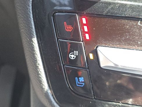 Used 2022 Ford Explorer Limited image 5