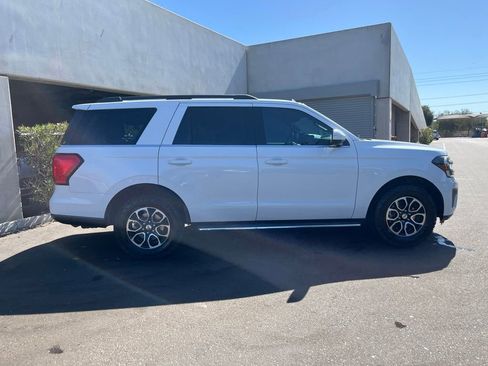 Used 2022 Ford Expedition XLT RWD image 3
