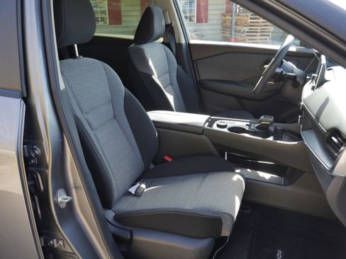 Used 2023 Nissan Rogue SV image 24