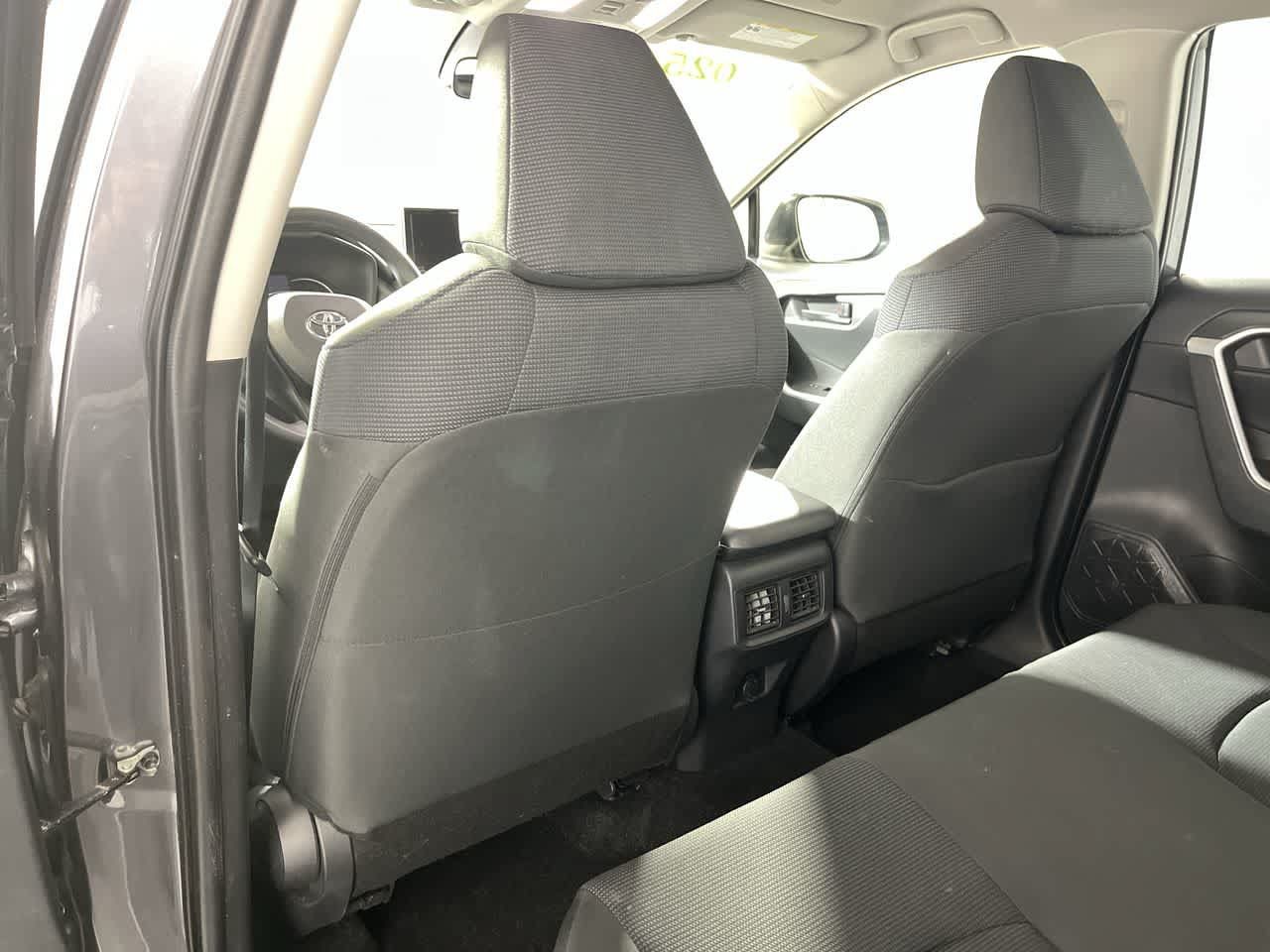 Used 2025 Toyota RAV4 LE AWD/4WD image 24