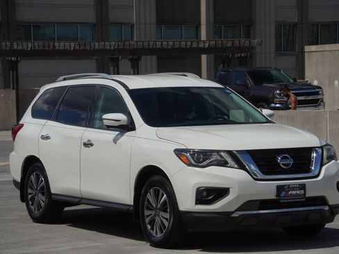 Used 2017 Nissan Pathfinder SL image 30