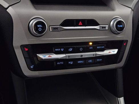 Used 2023 Ford Explorer XLT w/ Equipment Group 202A image 15