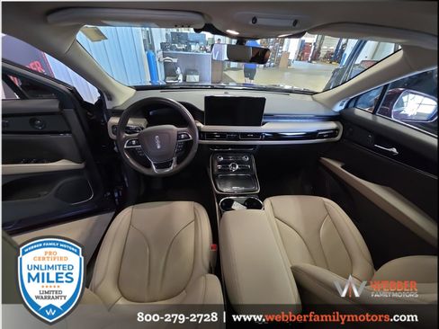 Used 2023 Lincoln Nautilus Reserve w/ Luxury Package AWD/4WD image 17