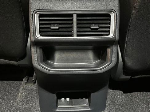 Used 2025 Volkswagen Atlas Cross Sport SE w/ Black Wheel Package image 23