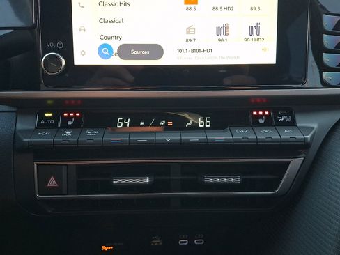 Used 2025 Toyota Camry SE FWD image 16