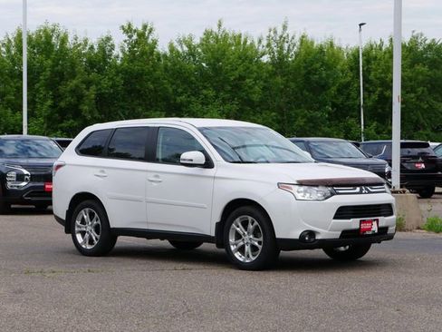 Used 2014 Mitsubishi Outlander SE AWD/4WD image 1