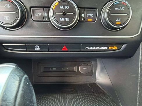 Used 2021 Volkswagen Atlas SE image 23