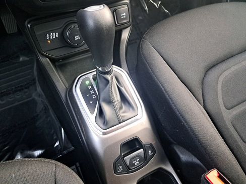 Used 2022 Jeep Renegade Latitude image 25