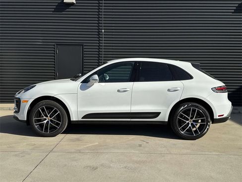 Used 2025 Porsche Macan image 2