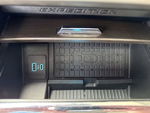 Used 2024 Ford Expedition Limited RWD image 19