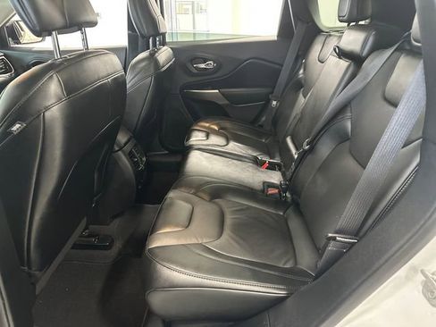 Used 2022 Jeep Cherokee Limited AWD/4WD image 31