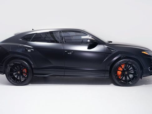 Used 2022 Lamborghini Urus AWD/4WD image 3