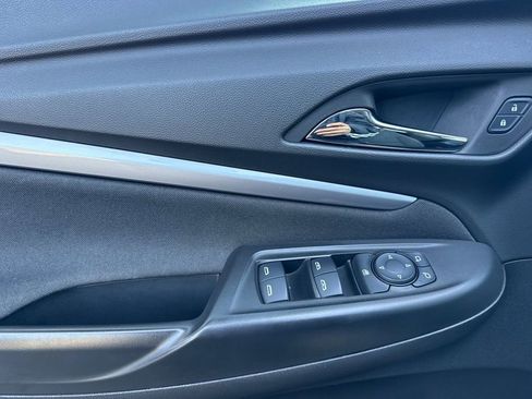 Used 2023 Chevrolet Bolt EUV LT w/ Comfort Package FWD image 11