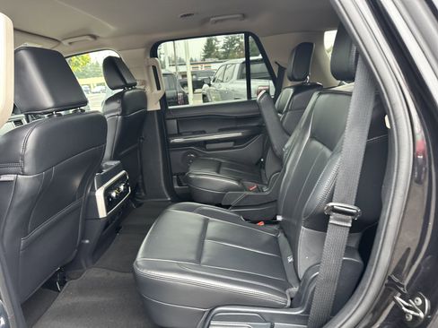 Used 2024 Ford Expedition XLT image 10